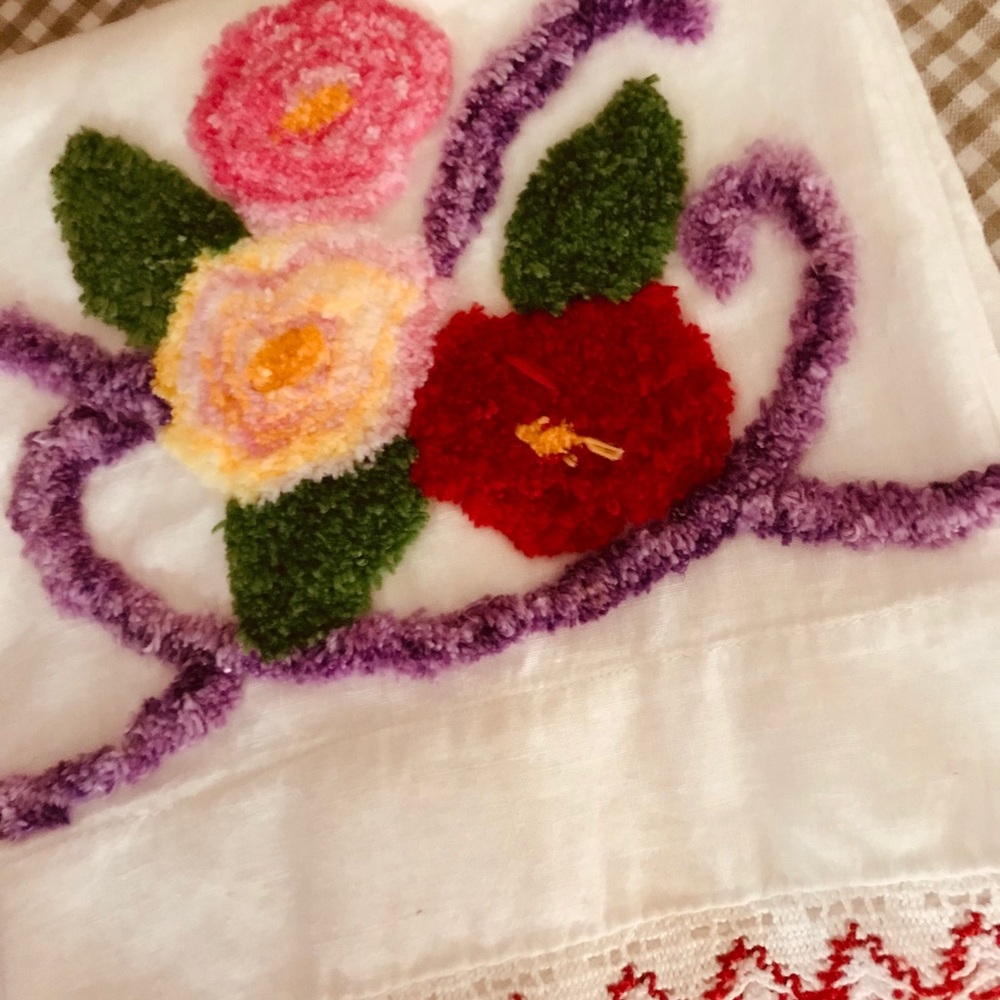Vintage | Floral Embroidered Standard Pillowcases - Picture 3 of 6